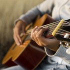 De gitaar en je linkerhand: de basishouding