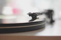 Luisteren naar een grammofoonplaat. / Bron: Unsplash, Pixabay