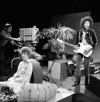 Foto camera hendrix: Jimi Hendrix treedt op in het Nederlandse televisieprogramma Hoepla in 1967. / Bron: A. Vente, Wikimedia Commons (CC BY-SA-3.0)