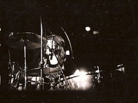 John Bonham, drummer en autoverzamelaar / Bron: Dina Regine, Wikimedia Commons (CC BY-SA-2.0)